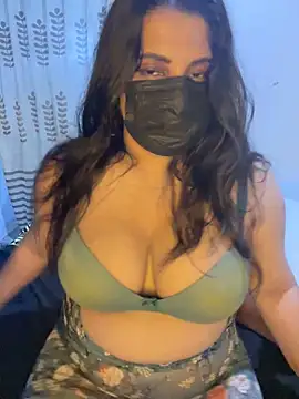 NOORA-GIRL online show from May 17, 2026, 2:13 pm