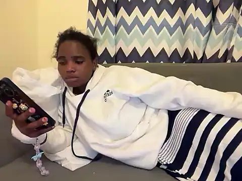 Snapshot of candybabe_ chatting on March 24, 2026, 10:15 pm candybabe online show from March 24, 2026, 10:15 pm