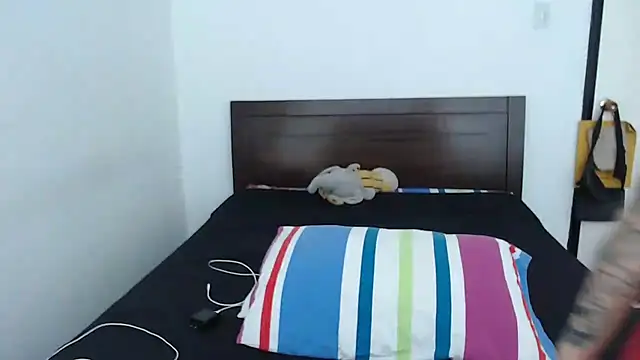 Snapshot of rebecca_collin chatting on October 16, 2025, 8:32 pm rebecca collin online show from October 16, 2025, 8:32 pm