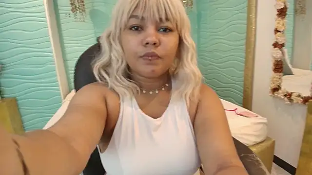 cherry chel online show from April 22, 2026, 9:05 pm