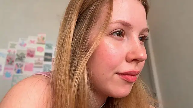 HoneyAudrey online show from May 4, 2026, 2:29 am