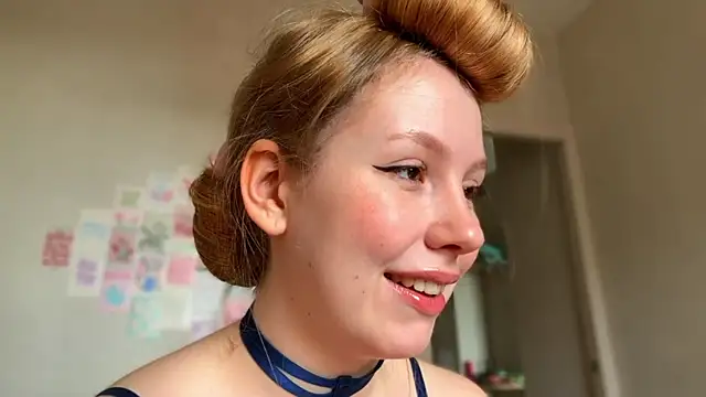 HoneyAudrey online show from May 14, 2026, 2:18 am