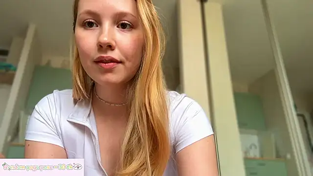 HoneyAudrey online show from May 18, 2026, 3:35 am