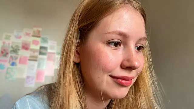 HoneyAudrey online show from May 19, 2026, 2:40 am