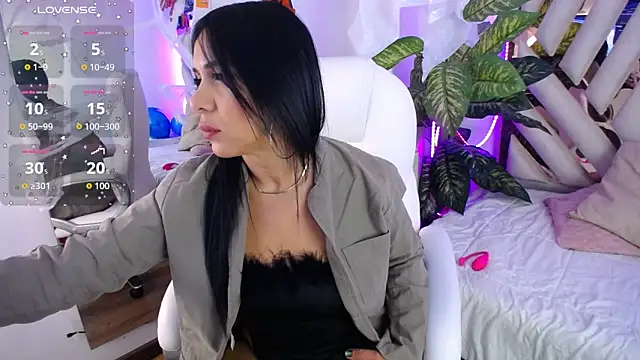 Snapshot of Camille_jhonson chatting on October 15, 2025, 10:04 am Camille jhonson online show from October 15, 2025, 10:04 am