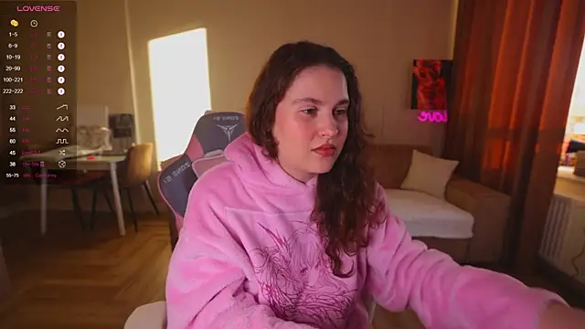 Snapshot of My_Emmy chatting on October 17, 2025, 9:56 am My Emmy online show from October 17, 2025, 9:56 am