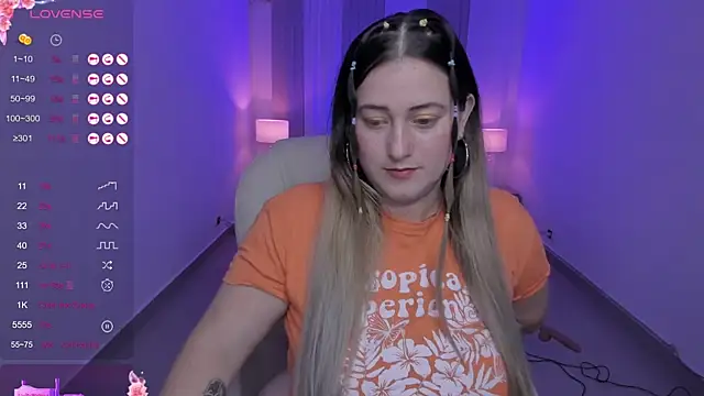 Snapshot of lenah_smith chatting on January 15, 2025, 11:32 am lenah smith online show from January 15, 2025, 11:32 am