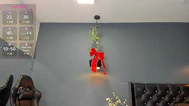 Hannah Miller   online show from December 7, 2024, 11:07 am