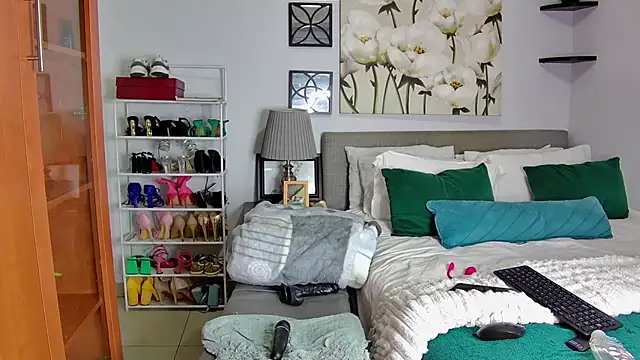 NaughtyKelly28 online show from February 6, 2026, 4:17 am