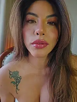 Karen San Miguel online show from December 15, 2025, 10:25 pm