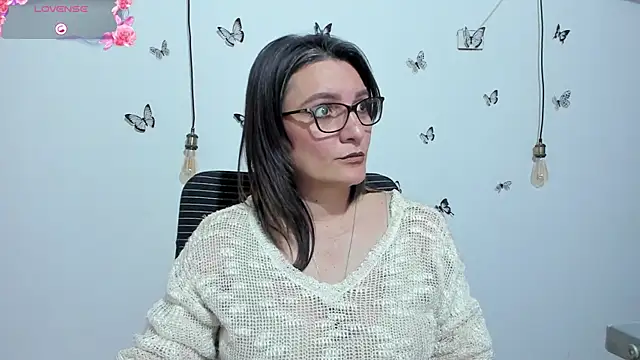 Amie Adams82  online show from December 2, 2025, 2:56 pm