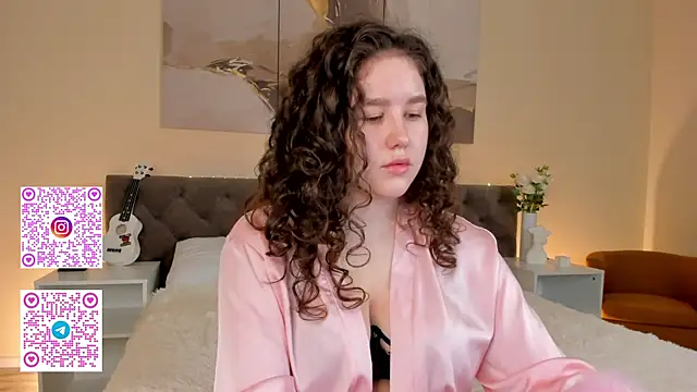 Snapshot of Ariella_Sol chatting on September 17, 2025, 7:32 am Ariella Sol online show from September 17, 2025, 7:32 am