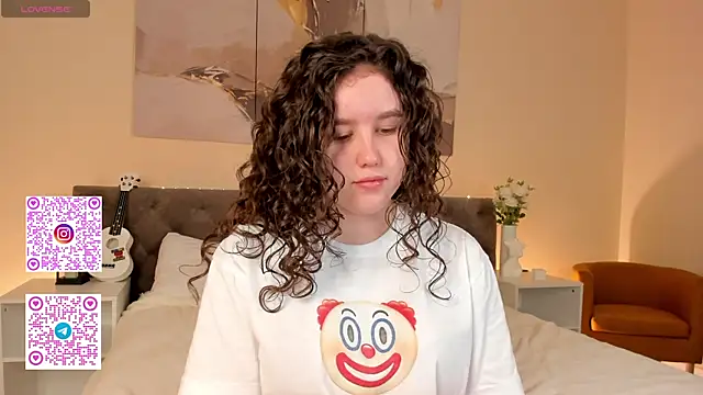 Snapshot of Ariella_Sol chatting on September 19, 2025, 12:02 am Ariella Sol online show from September 19, 2025, 12:02 am