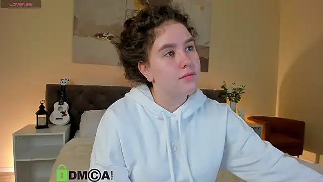 Snapshot of Ariella_Sol chatting on October 10, 2025, 1:04 am Ariella Sol online show from October 10, 2025, 1:04 am