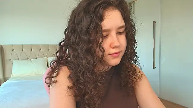 Ariella Sol online show from February 15, 2026, 7:21 pm