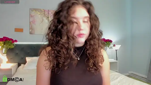 Snapshot of Ariella_Sol chatting on April 12, 2026, 1:10 am Ariella Sol online show from April 12, 2026, 1:10 am