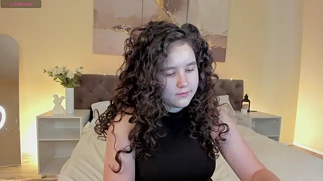 Snapshot of Ariella_Sol chatting on May 6, 2026, 1:03 am Ariella Sol online show from May 6, 2026, 1:03 am
