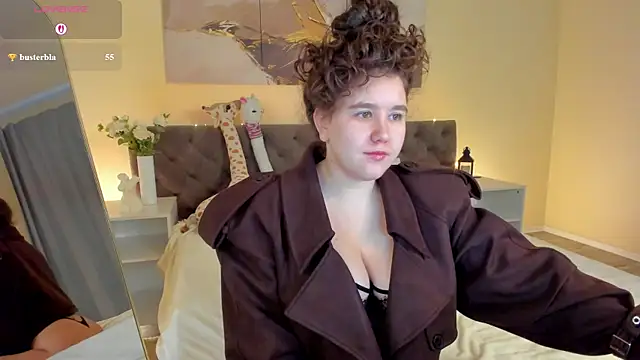 Snapshot of Ariella_Sol chatting on May 19, 2026, 1:11 am Ariella Sol online show from May 19, 2026, 1:11 am