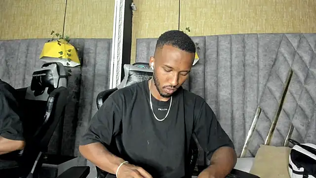 Snapshot of JamesParck chatting on March 18, 2026, 10:57 pm JamesParck online show from March 18, 2026, 10:57 pm