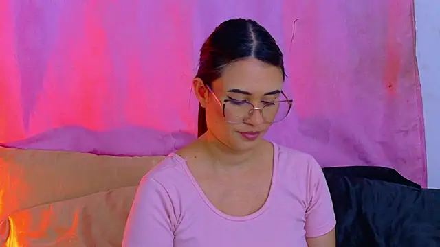 keelly richaardson1 online show from June 22, 2026, 3:25 am