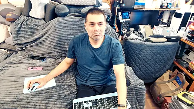 Snapshot of ClampMaster chatting on October 18, 2025, 1:52 am ClampMaster online show from October 18, 2025, 1:52 am