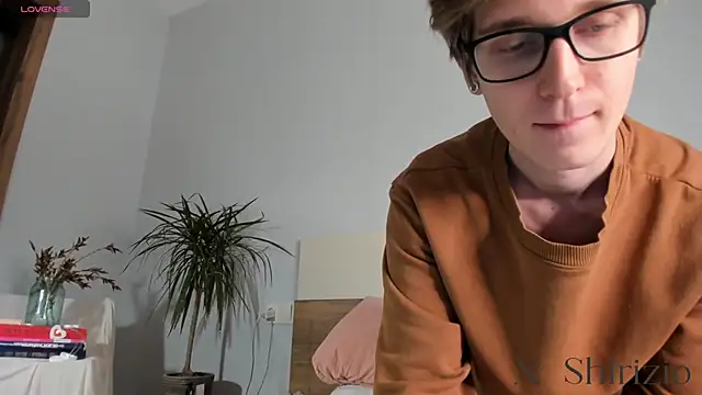 Snapshot of Shirizi chatting on January 28, 2025, 10:45 am Shirizi online show from January 28, 2025, 10:45 am