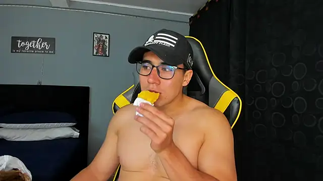 owengray2n online show from September 19, 2025, 2:13 am