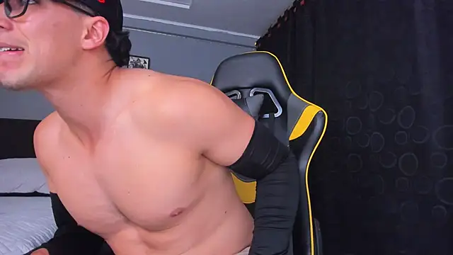 owengray2n online show from November 30, 2025, 3:32 am