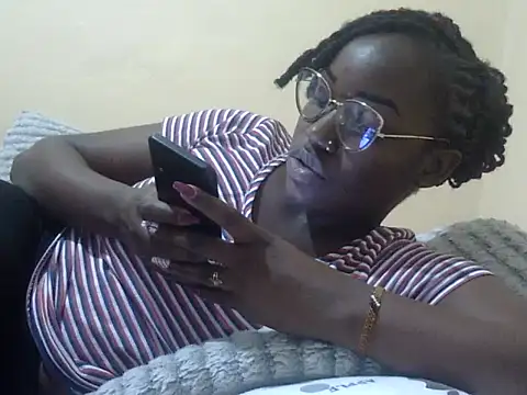 Sexy racy rebel  online show from March 6, 2025, 6:26 pm