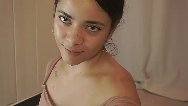 Feetgirl01 online show from September 18, 2025, 5:26 pm