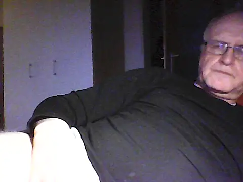 Snapshot of Milkasahne64 chatting on March 9, 2026, 5:50 pm Milkasahne64 online show from March 9, 2026, 5:50 pm