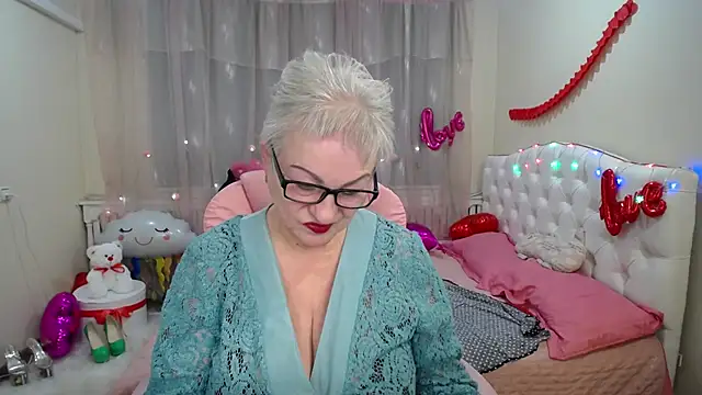 KayleSmoll online show from March 4, 2025, 7:32 pm