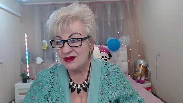 KayleSmoll online show from September 20, 2025, 6:42 pm