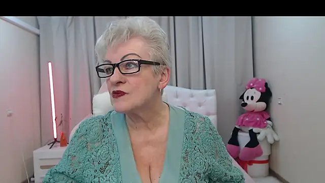 KayleSmoll online show from April 21, 2026, 7:06 pm