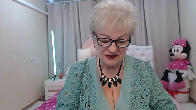 KayleSmoll online show from May 8, 2026, 6:35 pm