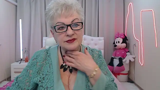 Snapshot of KayleSmoll chatting on May 13, 2026, 6:38 pm KayleSmoll online show from May 13, 2026, 6:38 pm