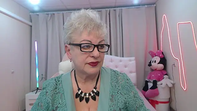 Snapshot of KayleSmoll chatting on May 19, 2026, 6:36 pm KayleSmoll online show from May 19, 2026, 6:36 pm