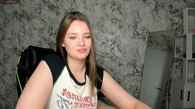 DeniRicchii online show from May 4, 2026, 7:10 pm