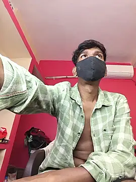 richardjames95 online show from July 3, 2026, 6:58 pm