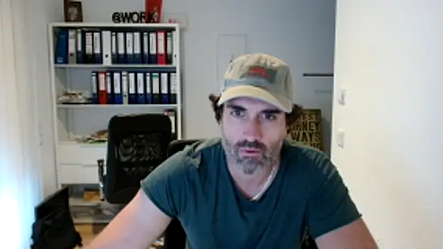 AlexPaeae online show from November 9, 2025, 2:59 pm