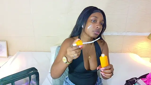 Shamiraa moore online show from October 18, 2025, 1:45 pm