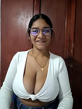 Sofythom1 online show from February 11, 2026, 4:17 am