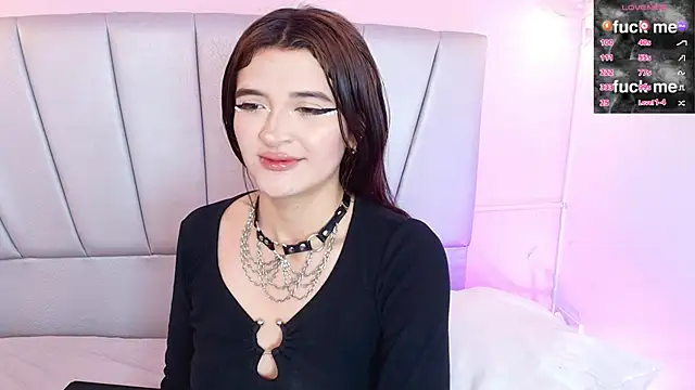 alice-millerr online show from December 17, 2024, 7:04 pm