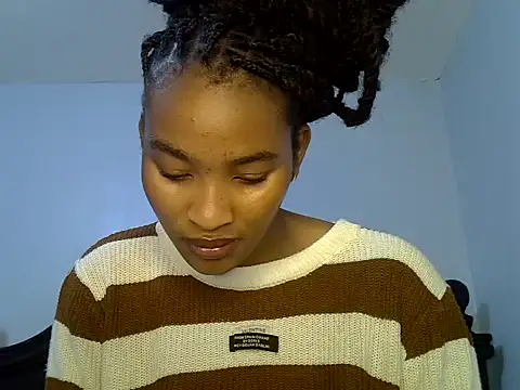 cute-alexis online show from June 12, 2026, 8:46 am