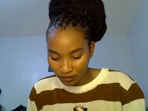 cute-alexis online show from June 14, 2026, 9:33 am