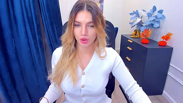 SelenaeMoore online show from October 16, 2025, 3:40 am
