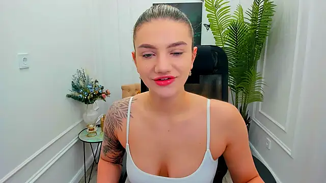 Snapshot of SelenaeMoore chatting on November 25, 2025, 4:45 am SelenaeMoore online show from November 25, 2025, 4:45 am