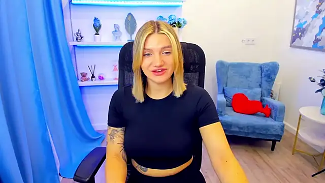 SelenaeMoore online show from May 2, 2026, 7:30 pm