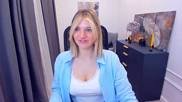 SelenaeMoore online show from May 8, 2026, 3:45 am