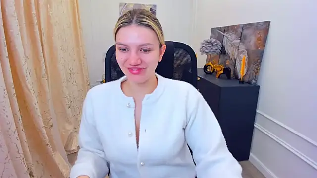 Snapshot of SelenaeMoore chatting on May 29, 2026, 3:48 am SelenaeMoore online show from May 29, 2026, 3:48 am